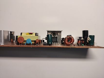 Elektronische Bauteile auf einer Leiterplatte