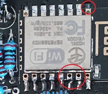 Nahaufnahme eines ESP8266 Moduls auf Leiterplatte