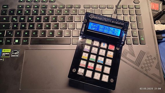 Handheld MultiCalculator auf Laptop-Tastatur