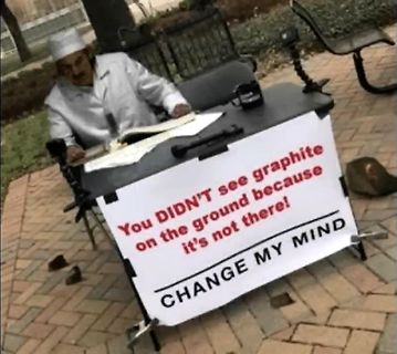 Meme mit Text auf Tisch