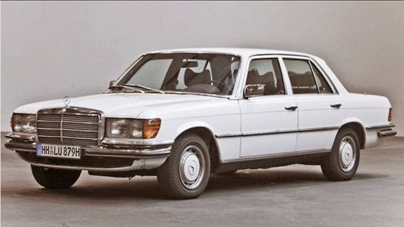 Weißer Mercedes-Benz Oldtimer