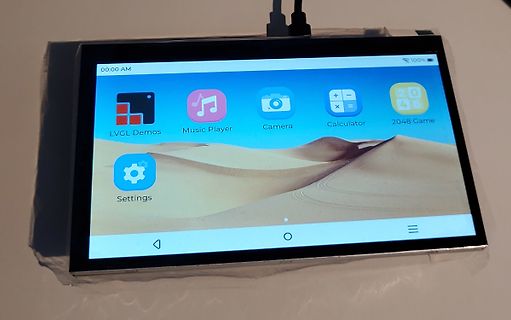 Display mit LVGL-Demo-Icons auf Tisch
