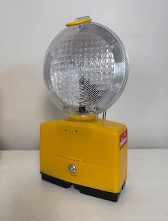 Gelbe Warnleuchte mit Reflektor