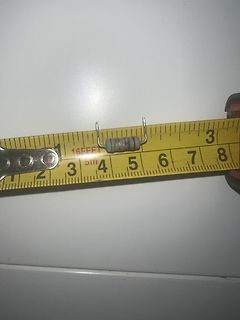 Bauteil neben Maßband