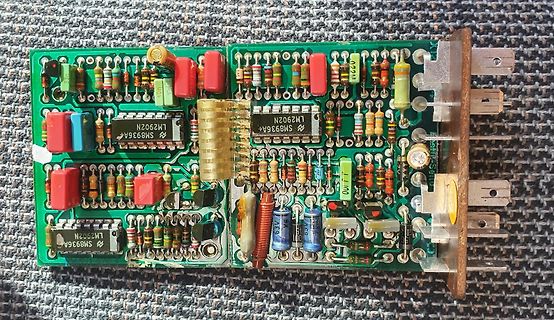 Bestückte Leiterplatte mit elektronischen Bauteilen