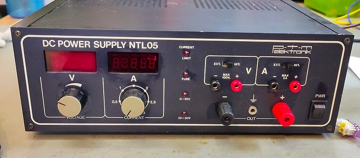 Labornetzteil von P+M Elektronik