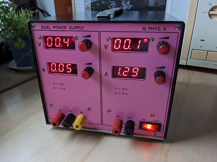 Duales Labornetzteil mit Digitalanzeige