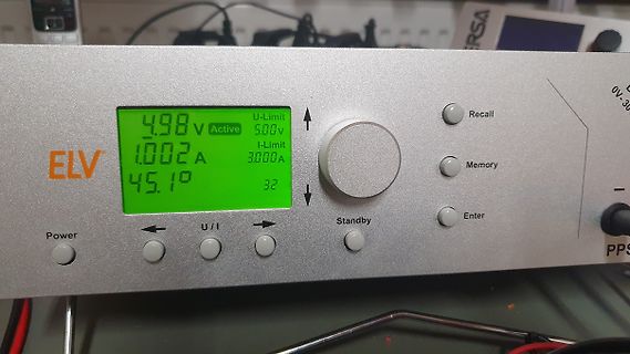 Labornetzteil mit Display
