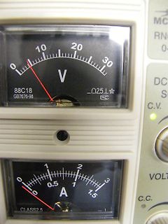Analogmeter eines Netzteils
