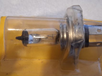 Nahaufnahme einer Glühlampe oder Halogenlampe