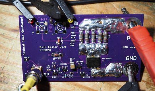 Geätzte Leiterplatte eines Batterietesters