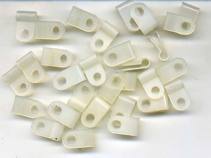 Weiße Kunststoff-Klemmen oder Clips