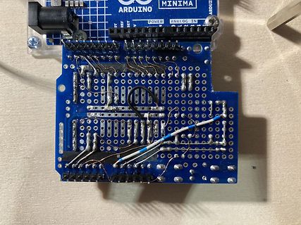 Gelötete Lochrasterplatine mit Arduino Minima