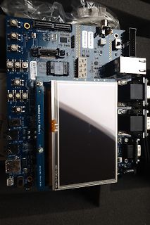 Leiterplatte mit LCD-Display und Anschlüssen
