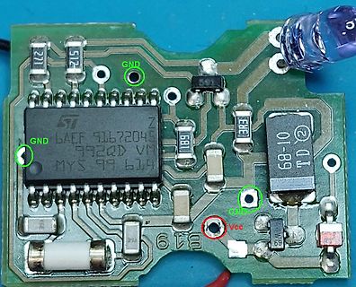Leiterplatte mit ST-Mikrocontroller und Markierungen