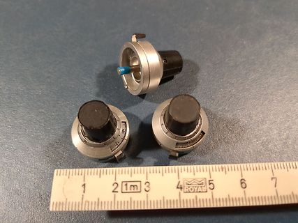 Drei Potentiometer und ein Lineal
