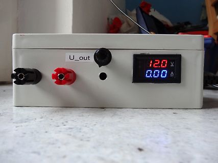 Selbstgebautes Labornetzteil mit Digitalanzeige