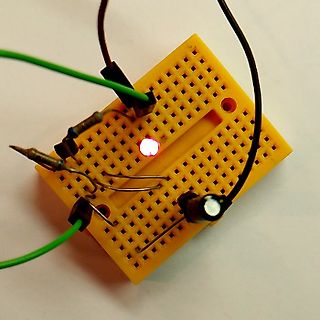 Aufbau auf einem Breadboard mit LED