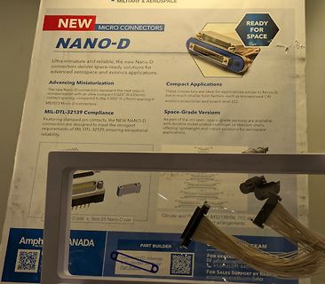 Werbeflyer für Nano-D Mikro-Steckverbinder
