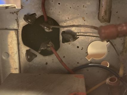 Verkabelung in einem Metallgehäuse