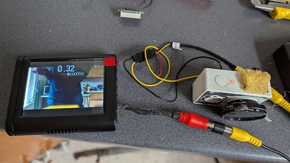 Elektronik-Aufbau mit Display und Kamera