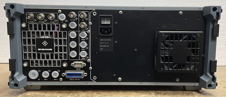 Rückseite eines elektronischen Messgeräts