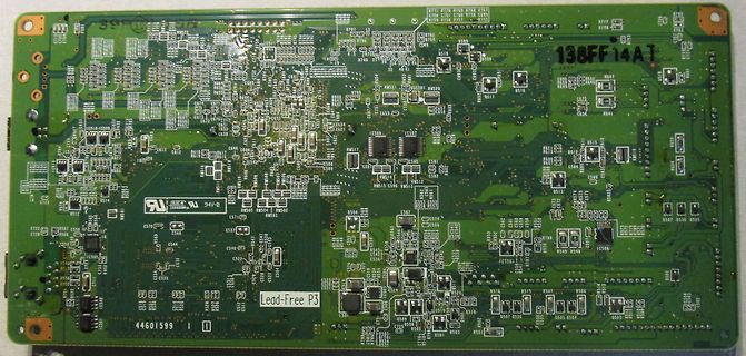 Grüne Leiterplatte mit elektronischen Bauteilen