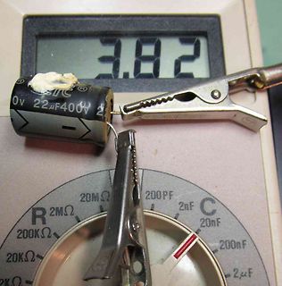 Messung eines Elektrolytkondensators mit Multimeter
