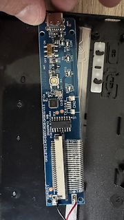 Leiterplatte eines elektronischen Geräts mit Anschlüssen