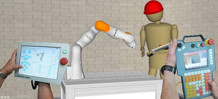 Roboterarm mit zwei Bedienpanels und einer Figur