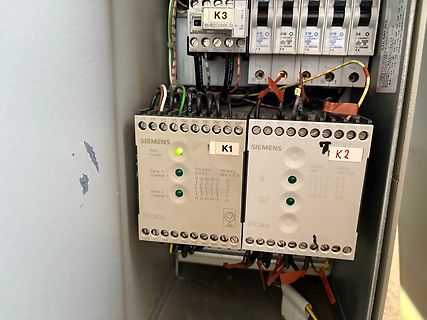Siemens K1 und K2 Relaismodule in Schaltschrank