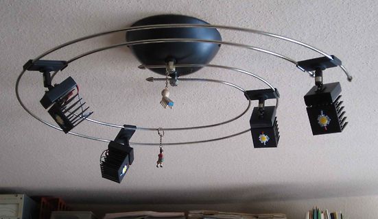 Selbstgebaute LED-Deckenleuchte mit Kühlkörpern