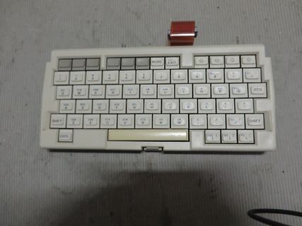 Alte Tastatur mit Flachbandkabel