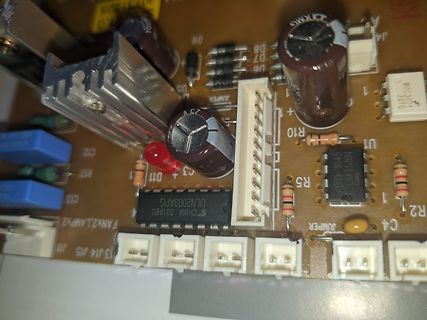 Nahaufnahme einer Leiterplatte mit elektronischen Bauteilen