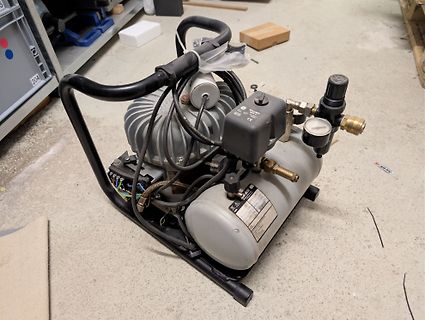 Kompressor mit Druckregler und Tank