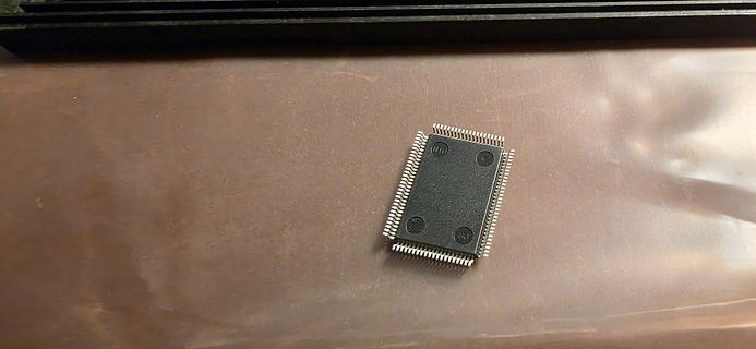 Integrierter Schaltkreis auf Unterlage