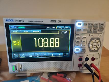 Rigol DM858E Digital Multimeter mit Messwert