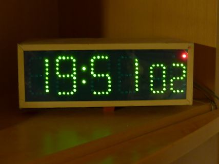Digitaluhr mit LED-Anzeige