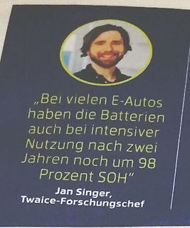 Zitat über E-Auto Batterien mit Porträtfoto
