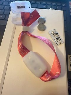 Elektronikkomponenten auf Laptop-Tastatur
