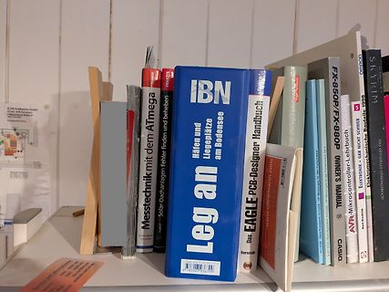 Bücherregal mit Fachliteratur Elektronik