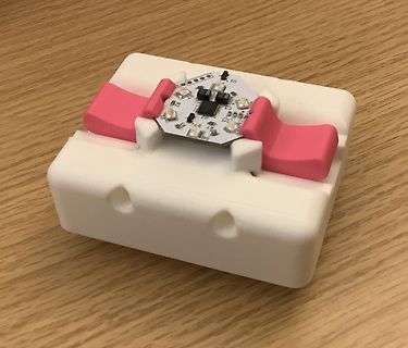 Mikrocontroller-Modul in weißem Gehäuse