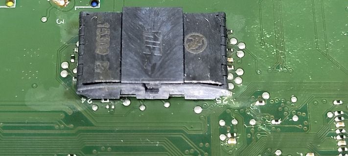 Netzwerkbuchse auf grüner Leiterplatte
