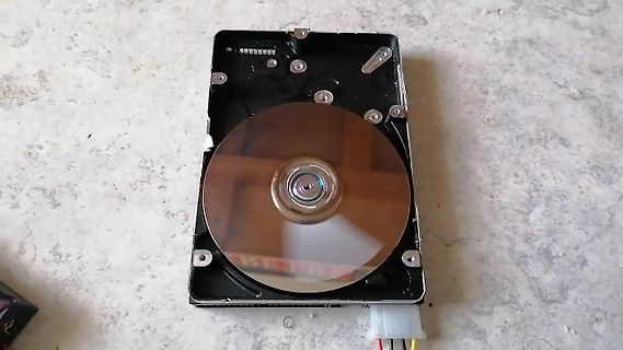 geöffneter Festplatten-Platter