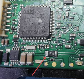 Nahaufnahme einer Leiterplatte mit ARM-Mikrocontroller