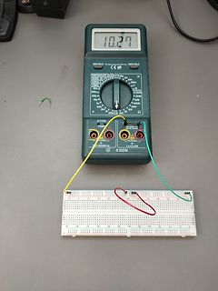 Multimeter Messung an Breadboard