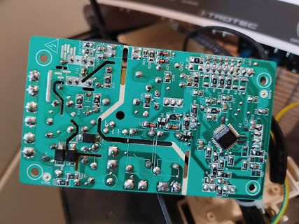 Foto einer Leiterplatte mit SMD-Bauteilen