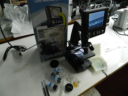 Digitales USB-Mikroskop mit Verpackung und Zubehör