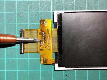 Display mit Flexkabel und Werkzeug