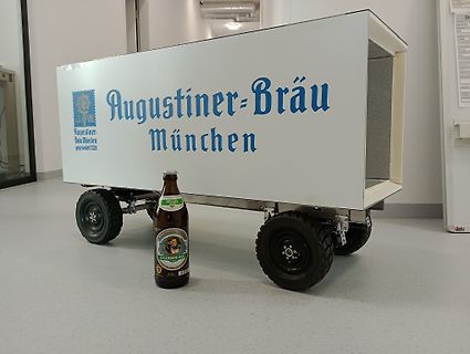 Augustiner Bräu München Bierflasche und Wagen